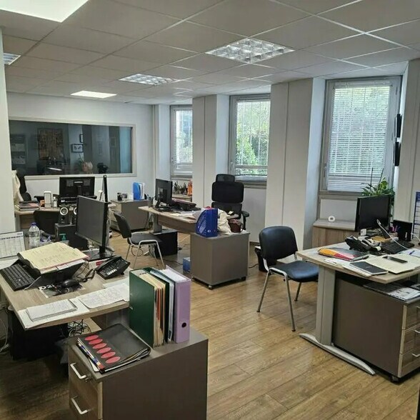 Office in Avignon to rent - Building Photo - Image 1 of 5