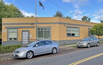 2446-2456 SE Ladd Ave, Portland, OR for rent Building Photo- Image 1 of 7