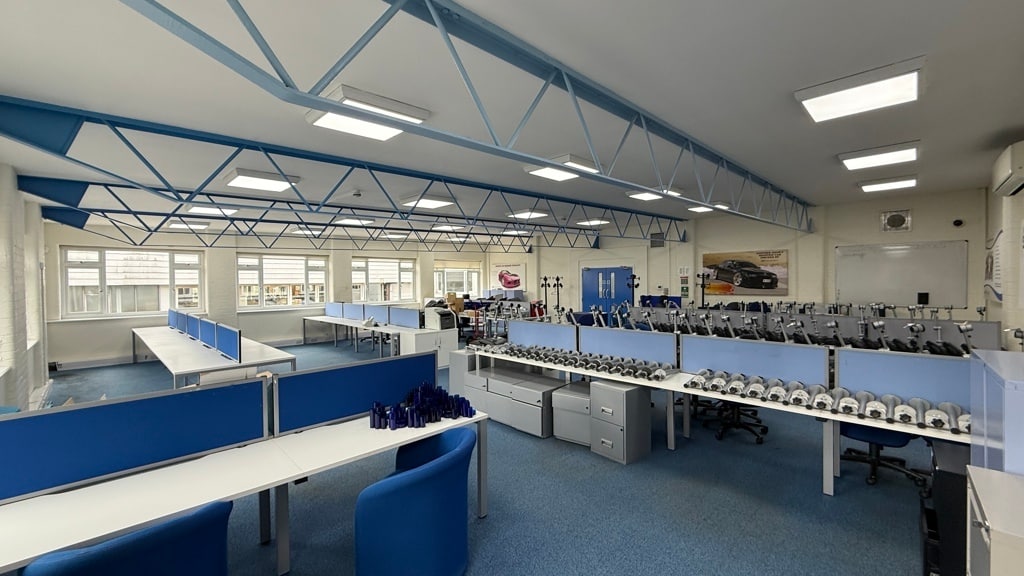 25-28 Station Clos, Potters Bar, HRT EN6 1TL - Unit 28 - - Interior Photo - Image 1 of 2