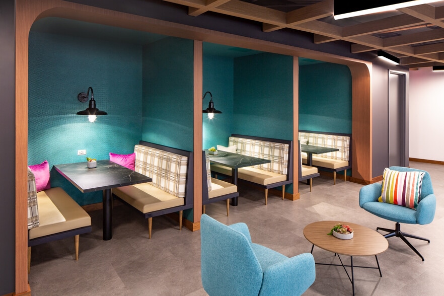 5425-5481 Wisconsin Ave, Chevy Chase, MD to rent - Interior Photo - Image 3 of 11