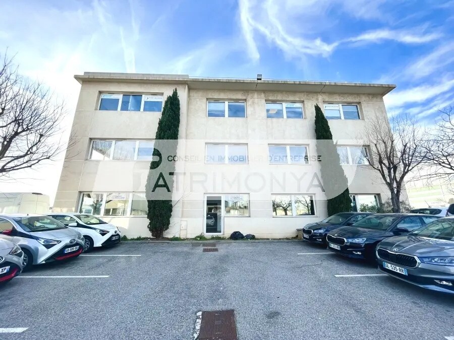 Office in Marseille to rent Building Photo- Image 1 of 7