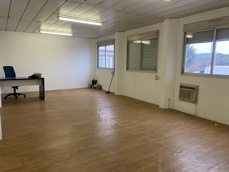 Office in Pantin to rent Interior Photo- Image 1 of 6