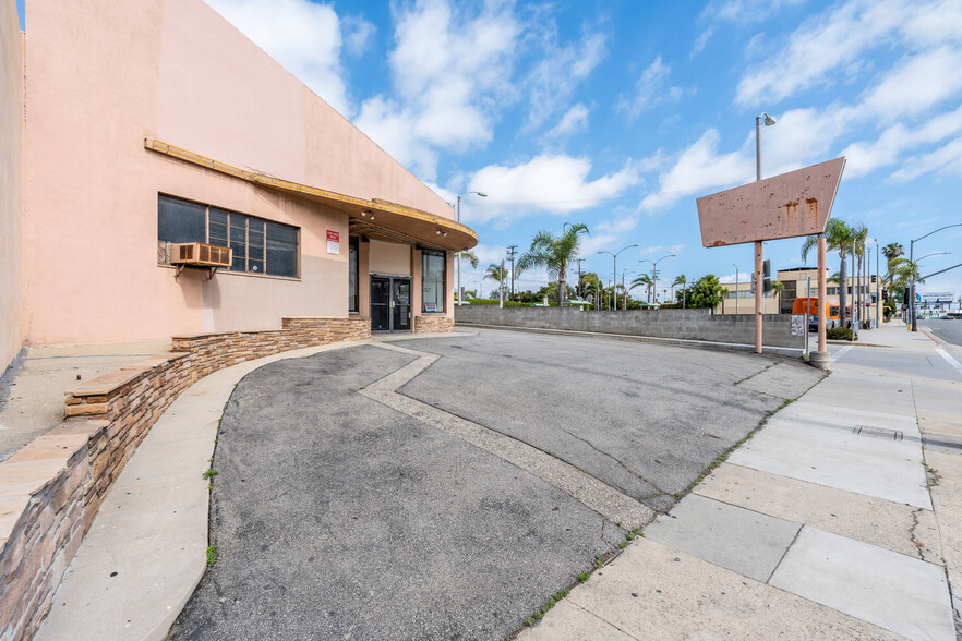 320 S La Brea Ave, Inglewood, CA for rent - Building Photo - Image 2 of 24