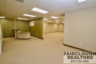 1 Edgeview Dr, Hackettstown, NJ to rent Interior Photo- Image 1 of 13