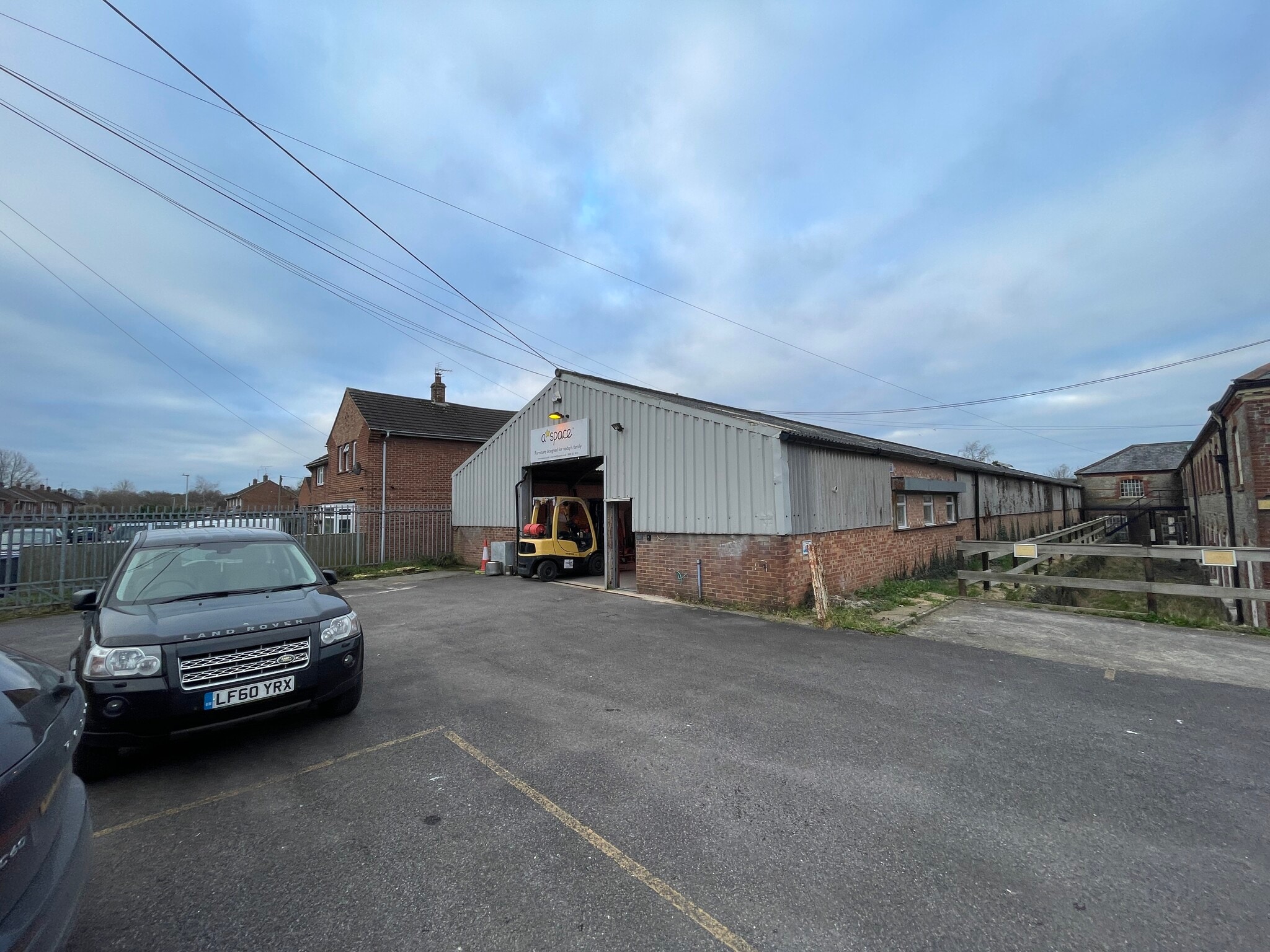 Beech Av, Warminster to rent Building Photo- Image 1 of 6
