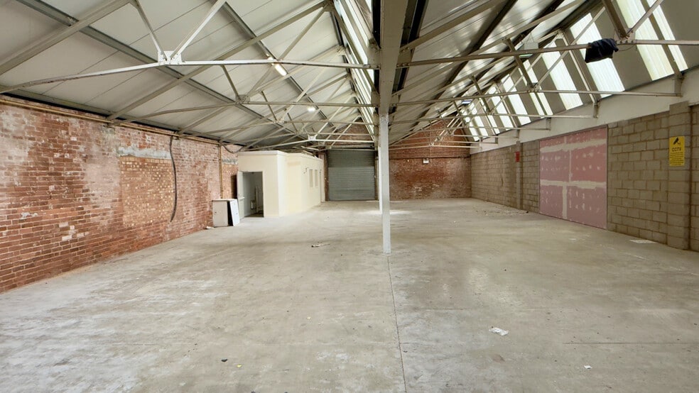 10-10A Awsworth Rd, Ilkeston to rent - Building Photo - Image 2 of 5