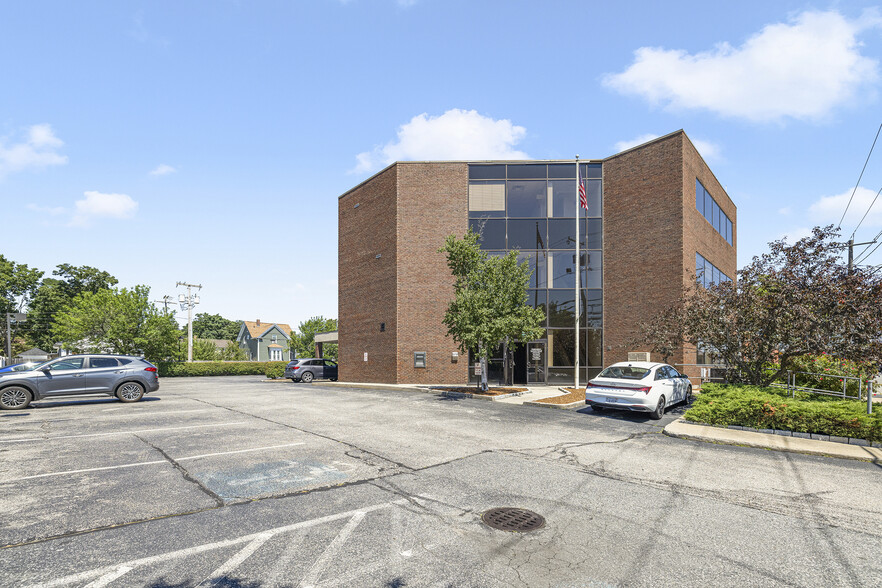 999 S Broadway, East Providence, RI for rent - Building Photo - Image 1 of 31