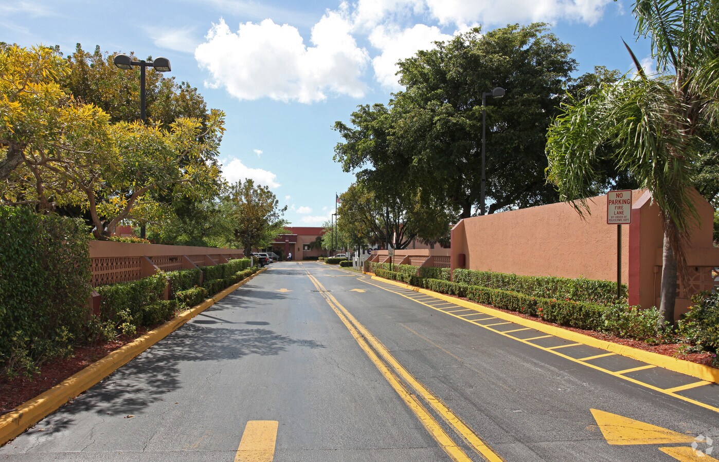 1100 W McNab Rd, Fort Lauderdale 33309 UK