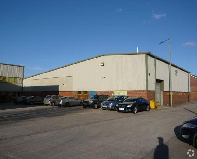 Mill Rd, Esher to rent - Building Photo - Image 2 of 12