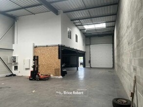 Light Industrial in Corbas to rent Interior Photo- Image 1 of 4