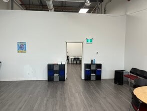 3723B 8 Av SW, Edmonton, AB to rent Interior Photo- Image 2 of 5