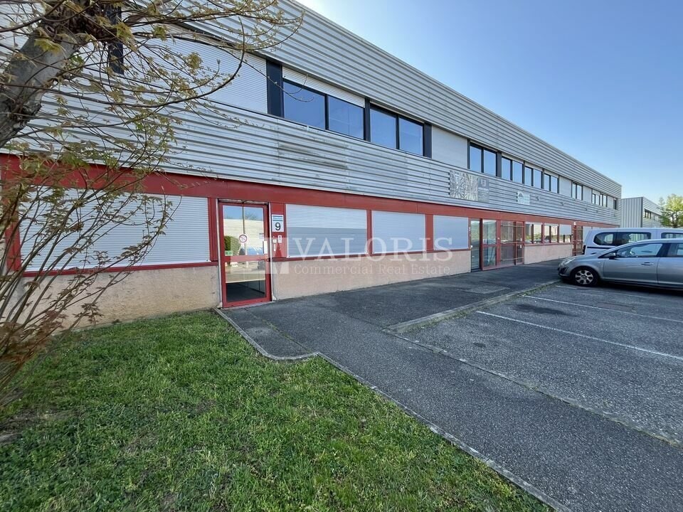 Light Industrial in Vaulx-en-Velin to rent Building Photo- Image 1 of 13