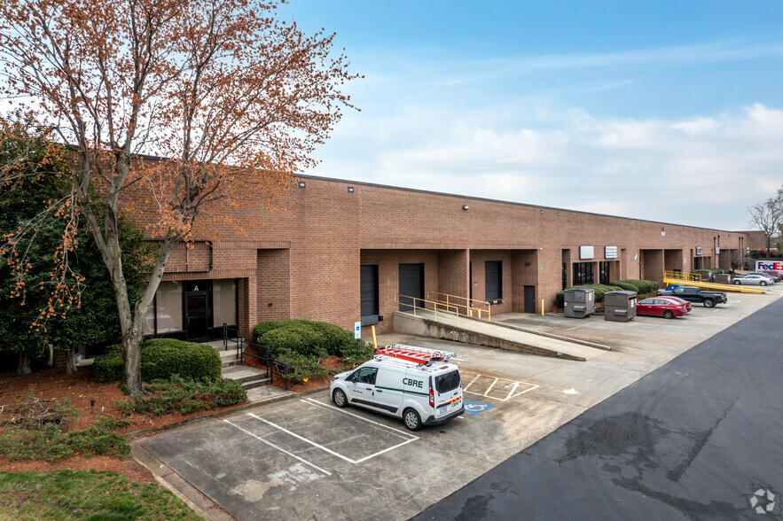 3800 Woodpark Blvd, Charlotte, NC for rent - Building Photo - Image 2 of 4