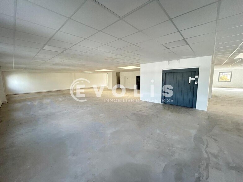 Office in Lisses to rent - Interior Photo - Image 2 of 4