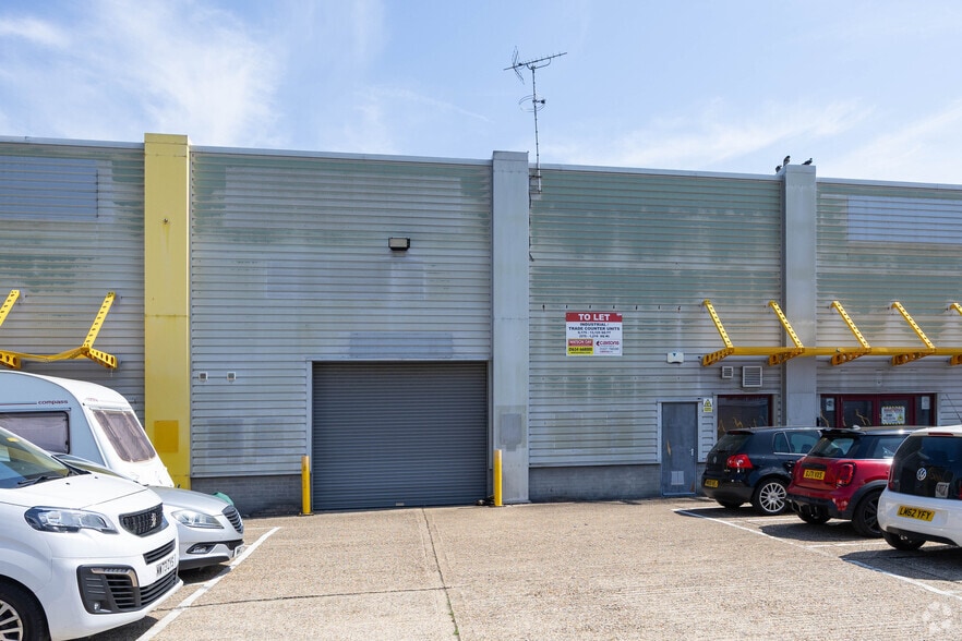 2 Broad Oak Rd, Canterbury to rent - Building Photo - Image 3 of 3