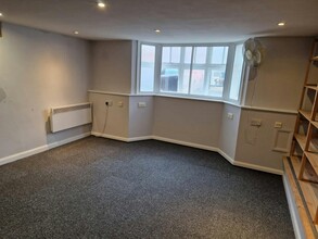 16 High St, Seal for rent Interior Photo- Image 1 of 2