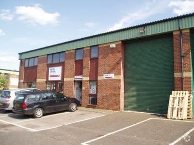 41-49 Knowl Piece, Hitchin to rent - Building Photo - Image 2 of 5