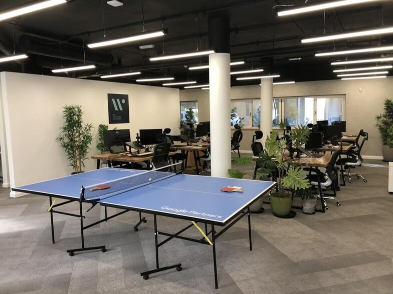 55 Greenwich High Rd, London to rent - Building Photo - Image 2 of 8