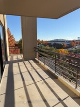 730 Holiday Dr, Pittsburgh, PA to rent Interior Photo- Image 2 of 17