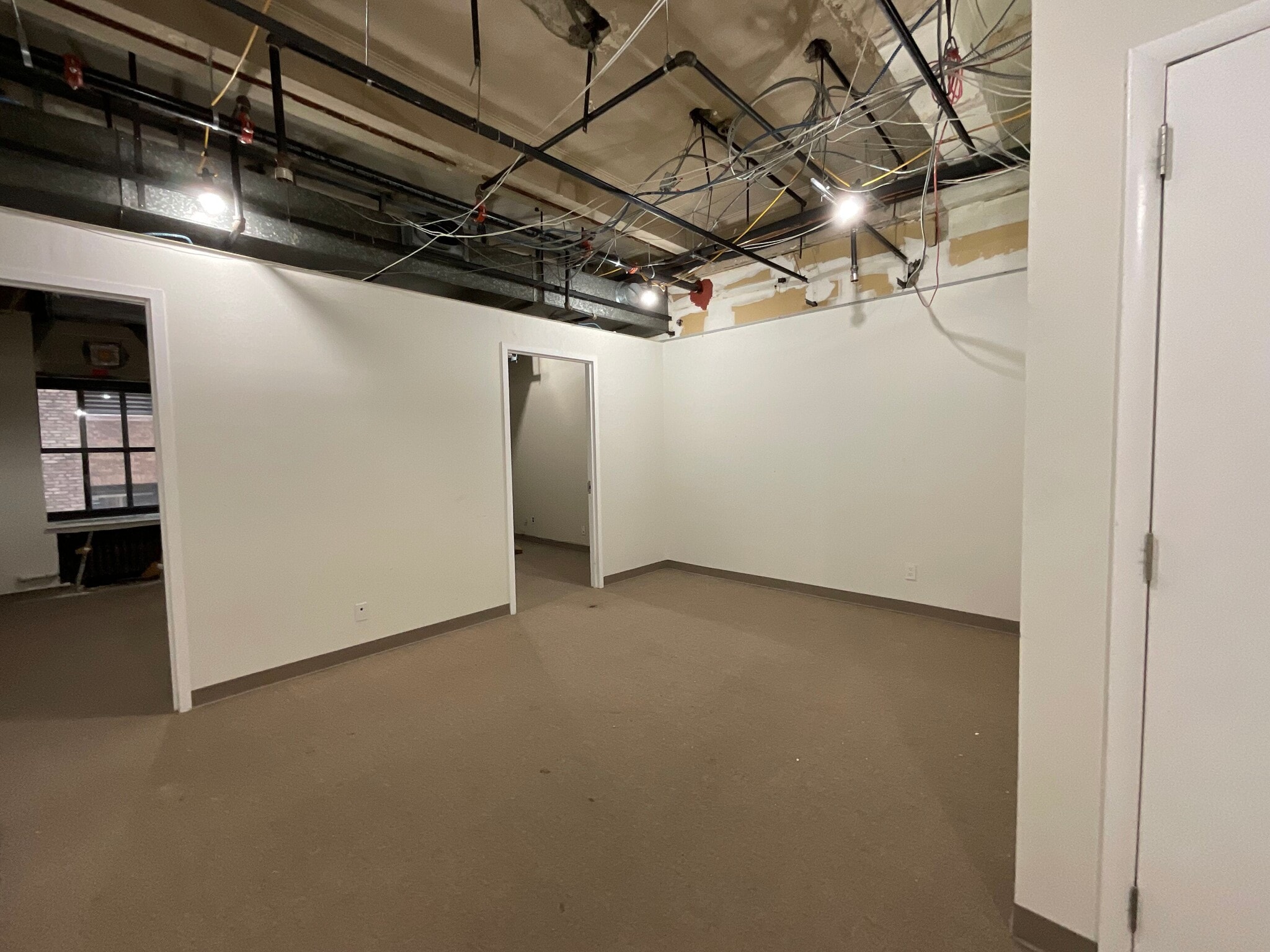 18 E 41st St, New York, NY to rent Interior Photo- Image 1 of 4