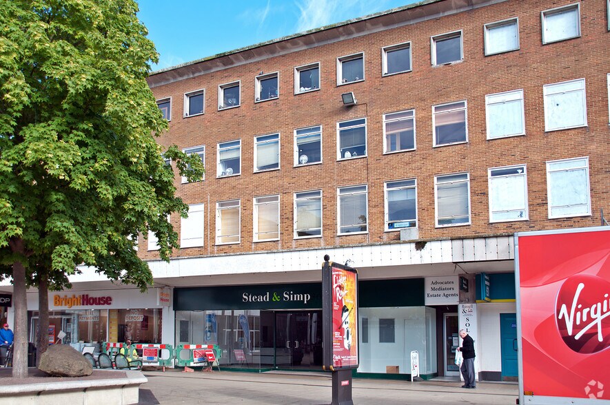 12-13 Queens Sq, Crawley for sale - Primary Photo - Image 1 of 1