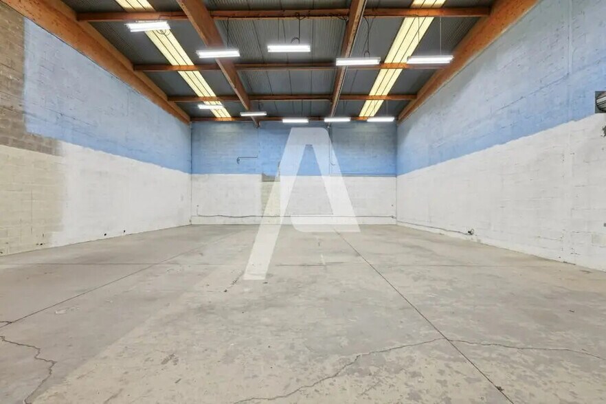Light Industrial in Émerainville to rent - Building Photo - Image 1 of 5