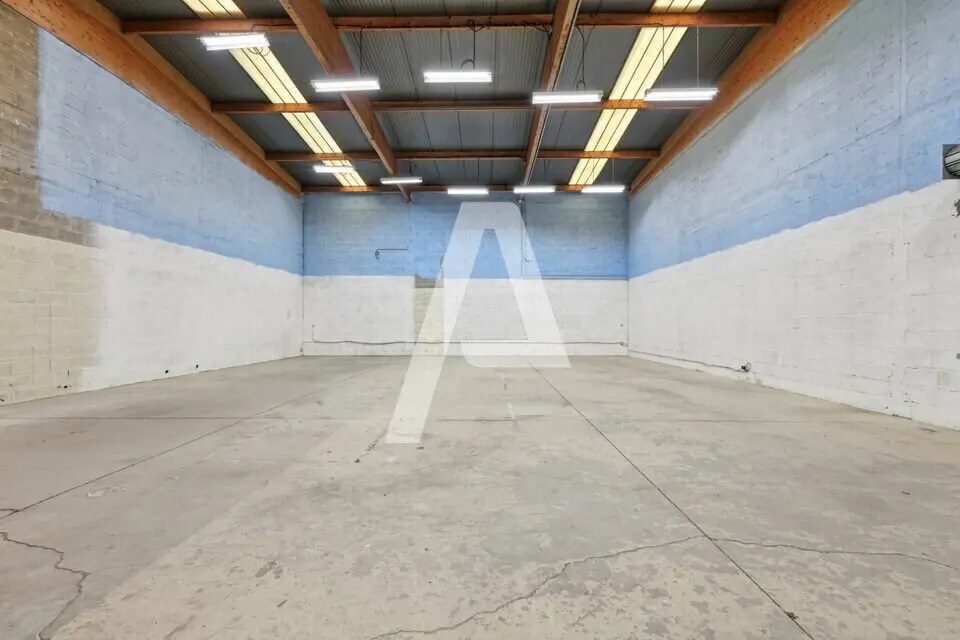 Light Industrial in Émerainville to rent Building Photo- Image 1 of 6