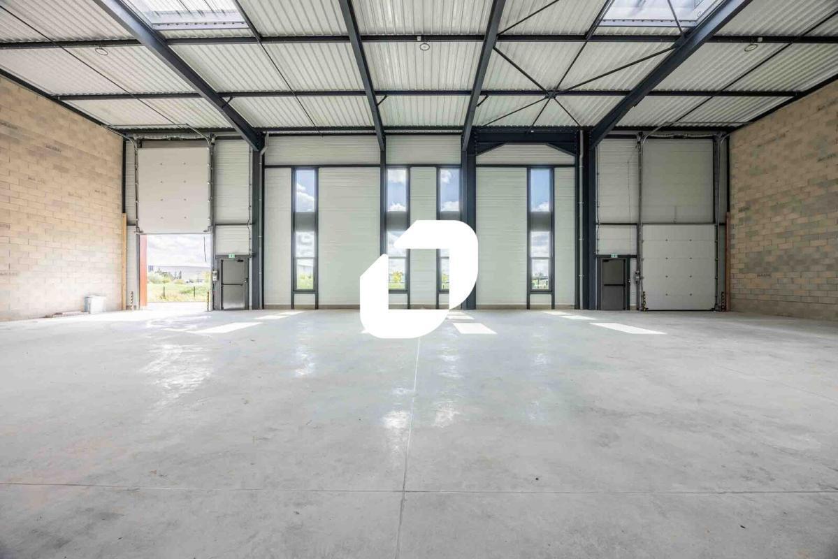Light Industrial in Bailly-Romainvilliers to rent Building Photo- Image 1 of 10