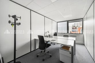 16 Rue Jean Jacques Rousseau, Issy-les-Moulineaux to rent Interior Photo- Image 2 of 13