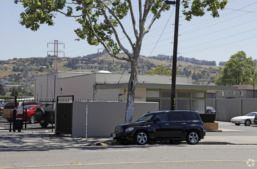 13740 E 14th St, San Leandro, CA for rent - Building Photo - Image 2 of 3