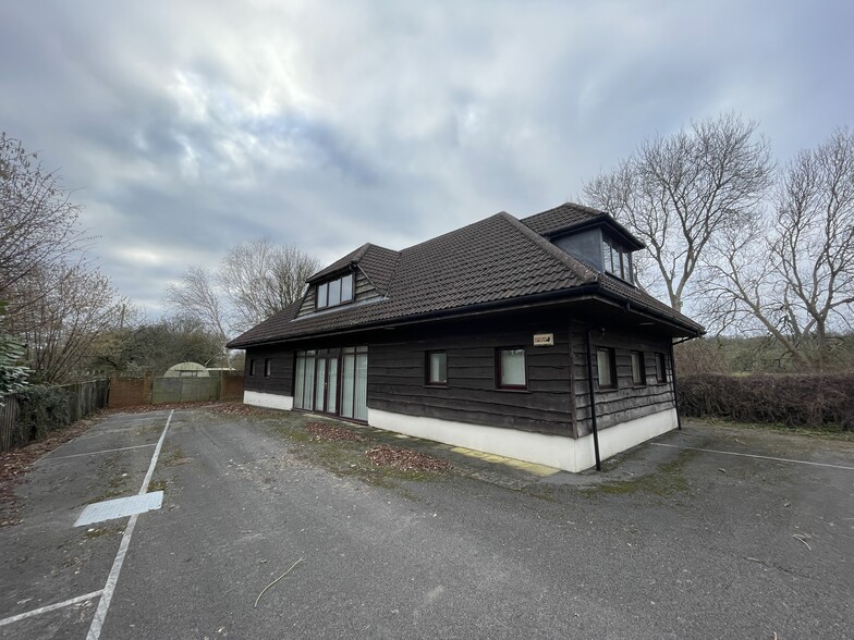 Station Rd, Warminster for rent - Building Photo - Image 1 of 1