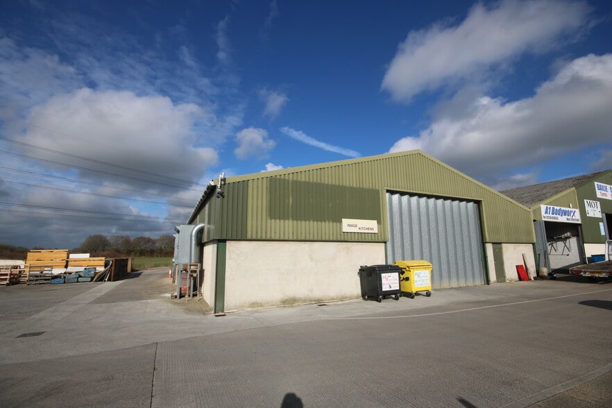 4A Dorchester Rd, Sturminster Marshall to rent - Building Photo - Image 1 of 12