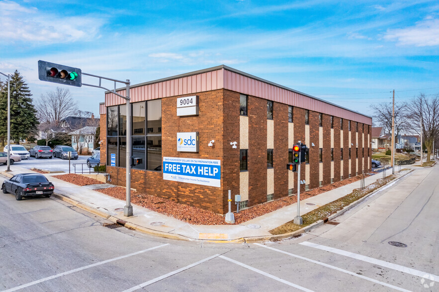 9004 W Lincoln Ave, West Allis, WI for sale - Building Photo - Image 1 of 9