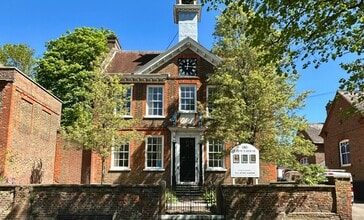 77 High St, Eaton Bray to rent Building Photo- Image 1 of 9