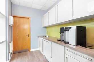 Midsummer Blvd, Milton Keynes to rent Interior Photo- Image 2 of 9