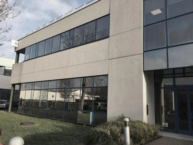 Light Industrial in Gennevilliers to rent - Building Photo - Image 1 of 2
