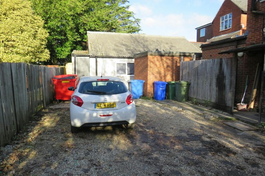 20 Alexandra Rd, Farnborough for sale - Primary Photo - Image 1 of 1