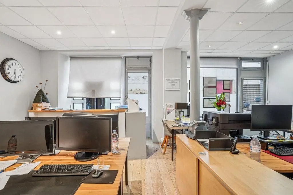 Paris, PAR 75015 - Unit Local - - Interior Photo - Image 2 of 6