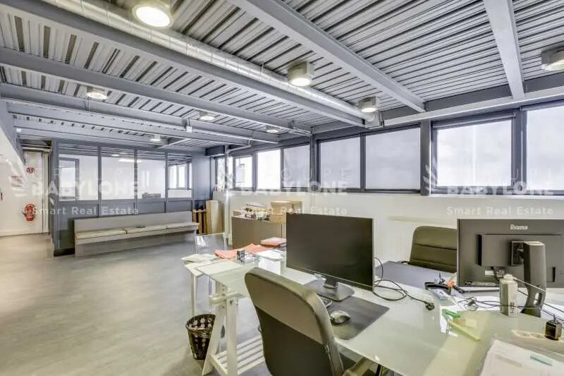 Office in Clichy to rent - Building Photo - Image 2 of 12