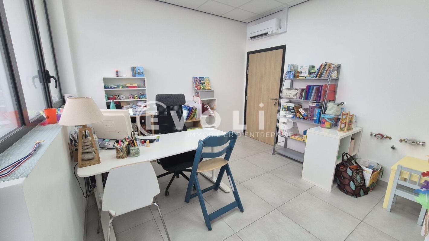 Office in Serris to rent Interior Photo- Image 1 of 5