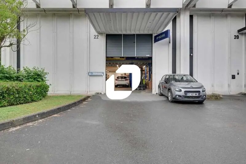 Office in Rungis to rent Building Photo- Image 1 of 2