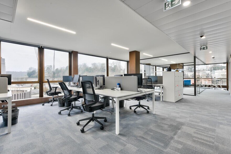 Office in Saint-Cloud to rent - Interior Photo - Image 2 of 7