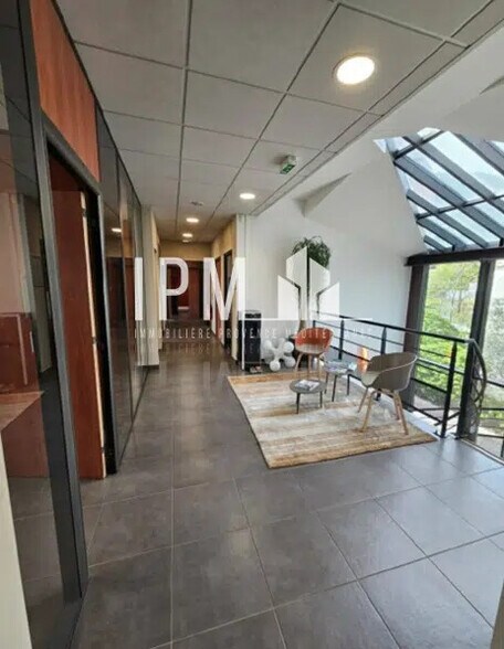 Office in Solliès-Ville to rent - Interior Photo - Image 3 of 5