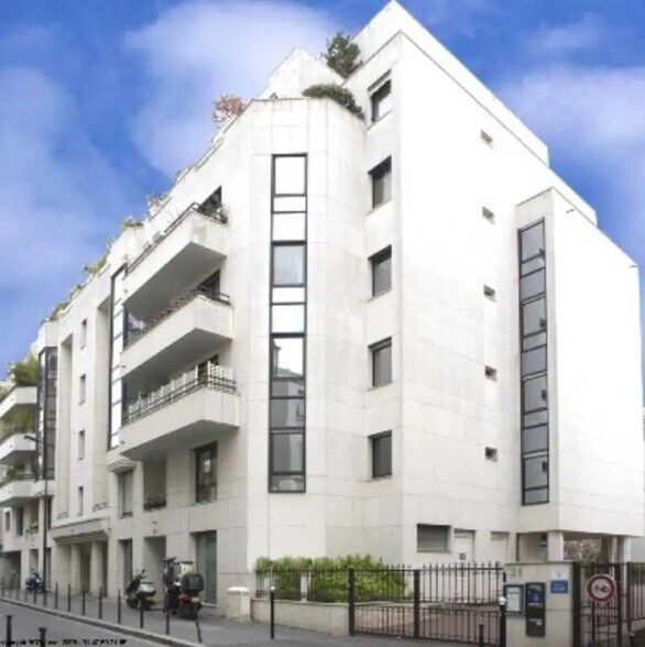 31 Rue D'Aguesseau, Boulogne-Billancourt to rent - Building Photo - Image 2 of 2