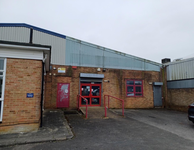 Simmonds Rd, Canterbury to rent Building Photo- Image 1 of 4