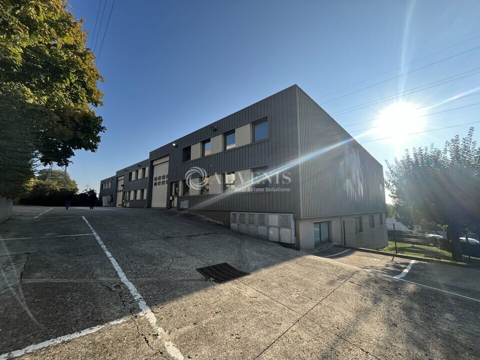 Light Industrial in Neuilly-sur-Marne to rent Building Photo- Image 1 of 10