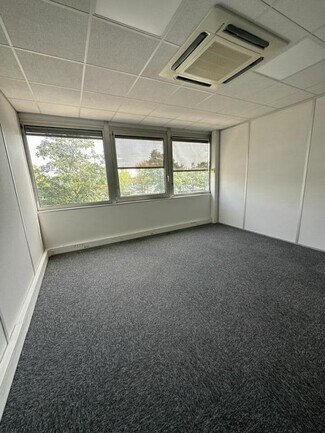 More details for 606 Rue Fourny, Buc - Office, Industrial to Rent