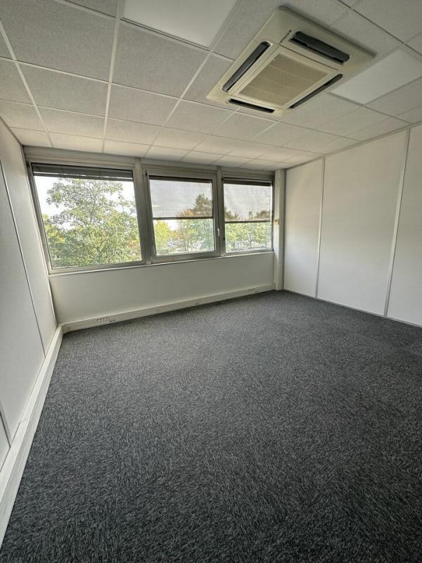 606 Rue Fourny, Buc to rent Interior Photo- Image 1 of 21
