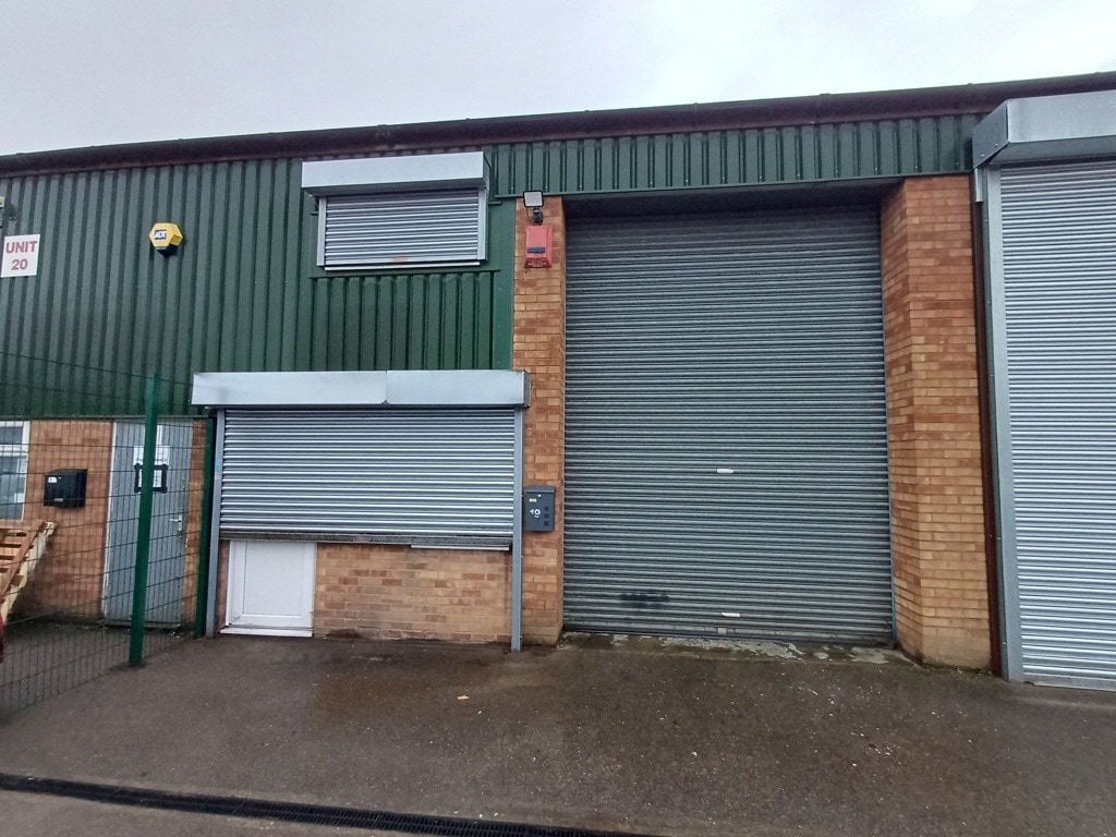 Unit 19 Grovebury Rd, Leighton Buzzard to rent Building Photo- Image 1 of 6