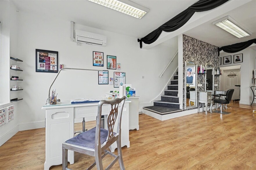 6 Marlborough Rd, Coventry for sale - Interior Photo - Image 2 of 13